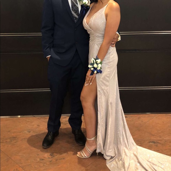 Prom dress from Madeline’s boutique Toronto - Picture 2 of 2